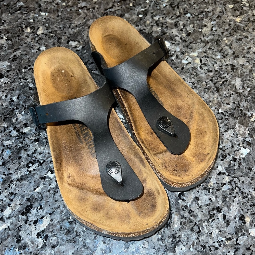 Birkenstock Gizeh Black Birko-Flor Sandals - Like New!
